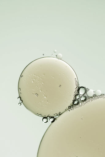 Microbiome-supporting skincare serum